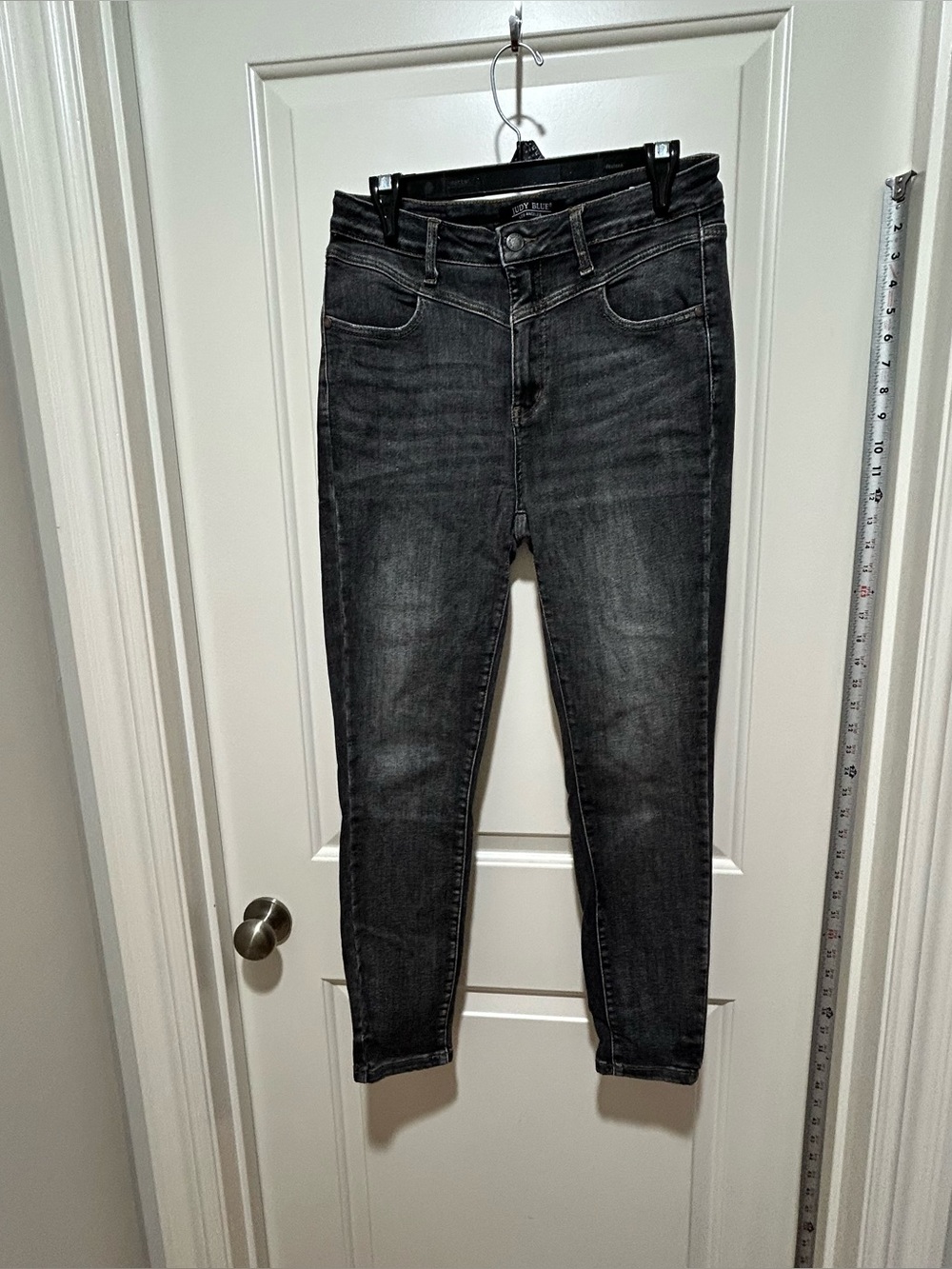 Judy Blue women’s size 9/29 High-Rise Black Straight Jeans. Some stretch